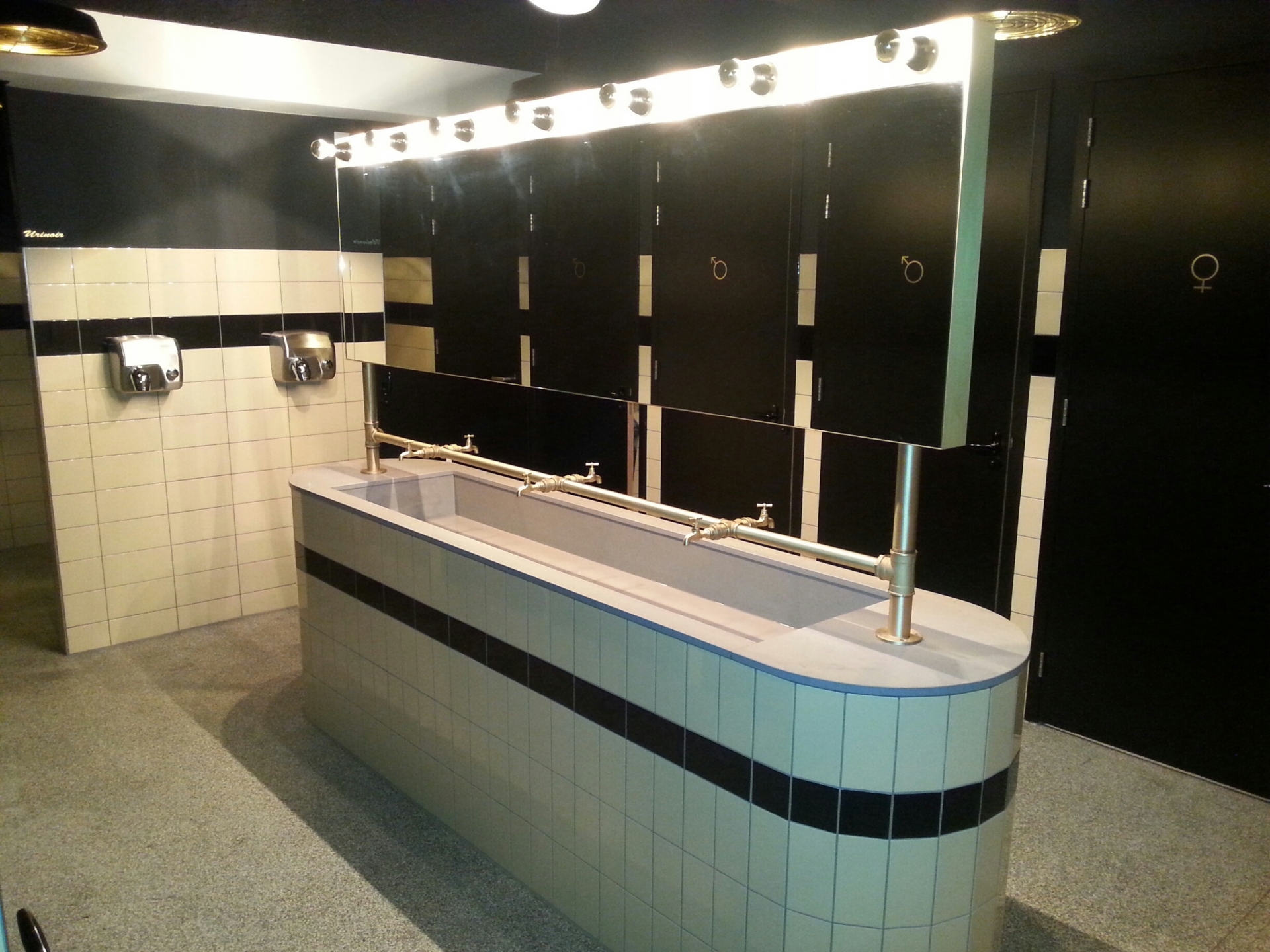 http://www.bronnenberg.nl/content/portfolio/messing-opbouw-toiletmeubel.jpg
